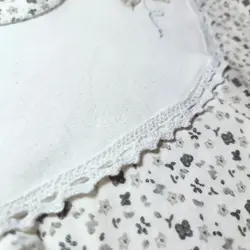 بادی آستین کوتاه دخترانه طرح پروانه برند بی بی وان