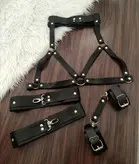 هارنس سینه به همراه ست اکسسوری کمربندی چرمی فری سایز ۳۶ تا ۴۴ کد 214 / 9878