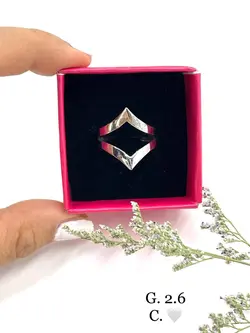 انگشتر نقره زنانه مدل طرح جواهر کد SWA112 - زیورآلات نقره 925 اکسسوری عرضه کننده جواهرات نقره به صورت تک و عمده با بهترین قیمت ها