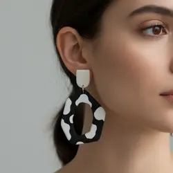 گوشواره پلیمری خال خالی