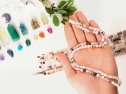 معرفی تسبیح عقیق شجر سفید اصل | نمادی از پاکی، تعادل، و آرام