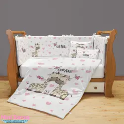 سرویس روتختی نوزاد برند مامز کیوتی(momscutie) مدل 7 تکه طرح زرافه قلبی رنگ صورتی - خرید مستقیم از تولید کننده