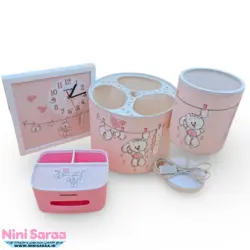 سرویس لوستر،آباژور،ساعت و جای دستمال نوزاد برند مامز کیوتی(momscutie) مدل 4 تکه طرح خرگوش بند رخت رنگ صورتی- خرید مستقیم از تولید کننده