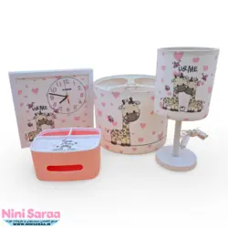 سرویس لوستر،آباژور،ساعت و جای دستمال نوزاد برند مامز کیوتی(momscutie) مدل 4 تکه طرح زرافه قلبی رنگ صورتی- خرید مستقیم از تولید کننده