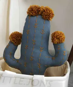 کوسن کاکتوس خاکستری دست دوز پوم پوم دار