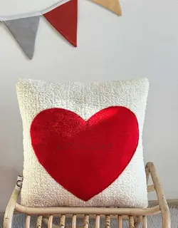 کوسن مربع قلب