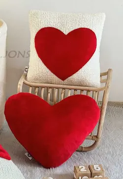 کوسن مربع قلب