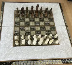 تخته نرد و شطرنج فاخر چوب و صدف همراه با جعبه چرمی _کد:35192