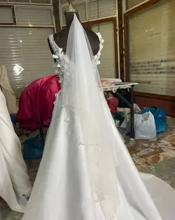لباس عروس اروپایی دانتل برجسته و سنگ