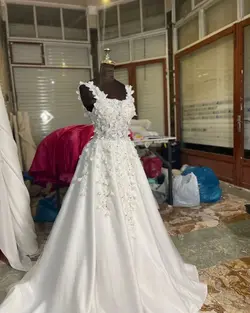 لباس عروس اروپایی دانتل برجسته و سنگ