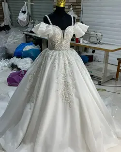 لباس عروس حریر افشولدر حلزونی کد ۳۶۱