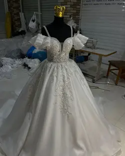 لباس عروس حریر افشولدر حلزونی کد ۳۶۱
