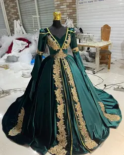 لباس عروس مخمل سبز با تزیینات دانتل کد ۳۶۷