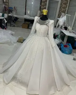لباس عروس حریر سه کلوش با دانتل پرکار کد ۳۶۲