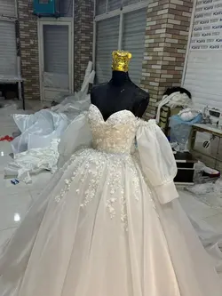 لباس عروس حریر با تزیین دانتل کد ۴۱۶