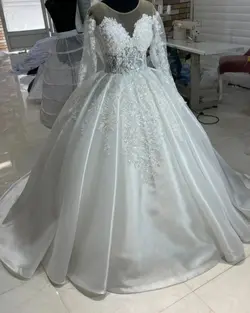 لباس عروس دو کلوش انجولیکا با تزیینات دانتل ترک