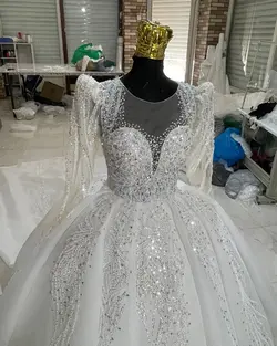 لباس عروس حریر سه کلوش با دانتل پرکار و سنگ کد ۳۶۴