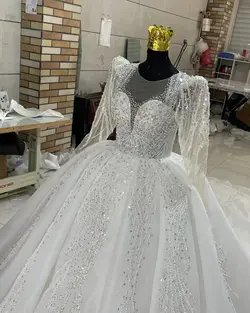 لباس عروس حریر سه کلوش با دانتل پرکار و سنگ کد ۳۶۴