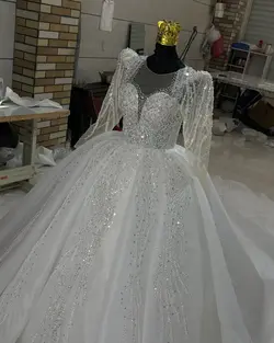 لباس عروس حریر سه کلوش با دانتل پرکار و سنگ کد ۳۶۴
