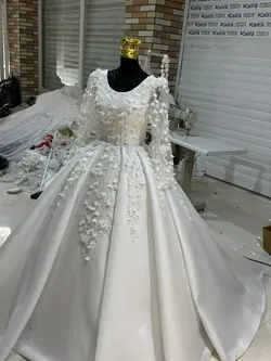 لباس عروس ساتن با تزیین دانتل کد ۴۰۴