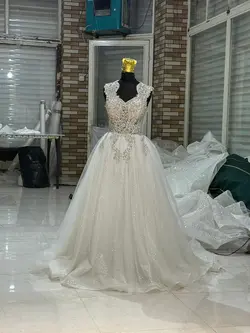 لباس عروس شاین با تزیین سنگ و پنل کد ۴۱۰