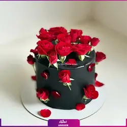 کیک تولد با تزئین توپک شکلاتی | انگور
