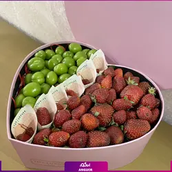 خرید آنلاین باکس نوبرانه (ترکیب زیبای توت فرنگی و آلوچه) و پول نقد