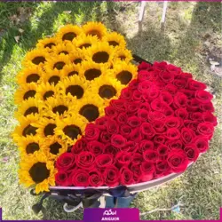خرید آنلاین باکس قلبی آفتابگردان و رز قرمز، گلفروشی آنلاین انگور