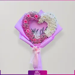 دسته گل دسته گل ترکیبی قلب عاشقانه با میخک و ژیپسوفیلا و رز مینیاتوری