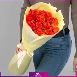 خرید آنلاین دسته گل رز نارنجی 15 شاخه 70 سانتی با کاغذ زرد| گل فروشی آنلاین انگور