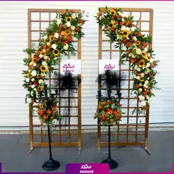 سفارش تاج گل ترحیم همراه با شمعدانی | خرید آنلاین تاج گل از سایت انگور