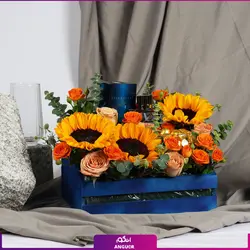 باکس گل و شکلات با هدیه (ادکلن دلخواه) | انگور