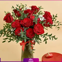 سفارش آنلاین دسته گل رز قرمز به همراه کیک شکلاتی روکش مخمل | انگور