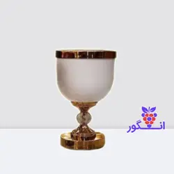 گلدان فلزی پایه دار سفید با لبه طلایی