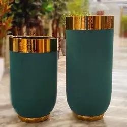 گلدان فلزی آیرین - سبز با لبه طلایی (ارتفاع 83 سانتی ) | انگور