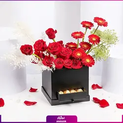 سفارش اینترنتی باکس گل روبیتا به همراه کیک از گل فروشی آنلاین انگور