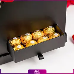 سفارش اینترنتی باکس گل روبیتا به همراه کیک از گل فروشی آنلاین انگور