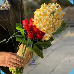 سفارش آنلاین دسته گل زیبایی کرشمه (ترکیب زیبایی گل رز و نرگس)| سایت انگور