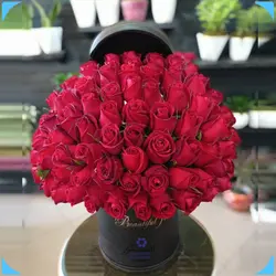 خرید باکس گل رز عاشقانه با 80 شاخه گل رز هدیه ای جذاب برای ولنتاین
