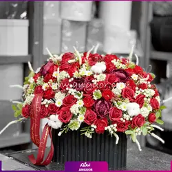 سبد گل مصنوعی با رز قرمز