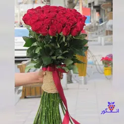 خرید دسته گل رز قرمز 50 شاخه هلندی ساقه بلند همراه با ارسال و تحویل در محل