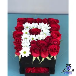 سفارش باکس گل حرف P (سفارش آنلاین با امکان مشاوره رایگان)