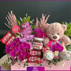 خرید آنلاین باکس سورپرایزی ارغوان با عروسک، جعبه گل و شکلات از گل فروشی انگور