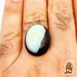 نگین عقیق سرخ و سفید سلیمانی طبیعی با حکاکی یا سیدالشهدا (خط کوفی)