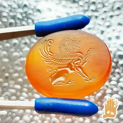 سنگ عقیق سرخ با حکاکی شیر هخامنشی