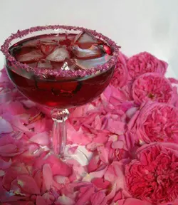 شربت گل سرخ با عطر گلاب