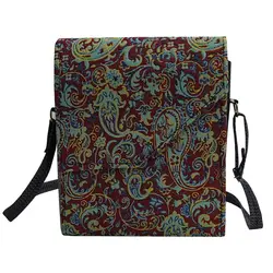 دستی ایران که امروزه در سطح جهان مشهور است ترمه و ترمه بافی مانند رومیزی و کیف ترمه  است.