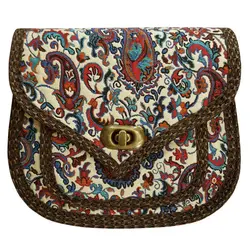 دستی ایران که امروزه در سطح جهان مشهور است ترمه و ترمه بافی مانند رومیزی و کیف ترمه  است.