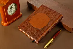 سالنامه 1402 آپادانا جلد ترمو قطع 1/8 طرح ترنج