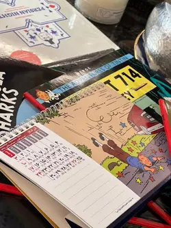 تقویم رومیزی 1402 طرح TINTIN